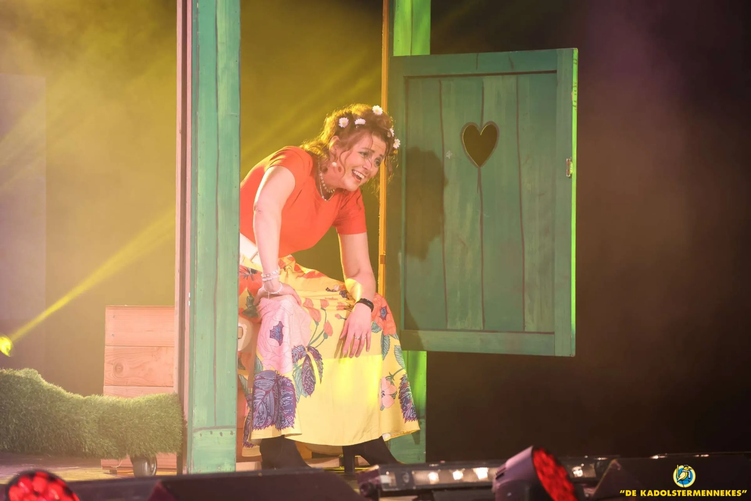 Een act op het podium van het Kadolstergala